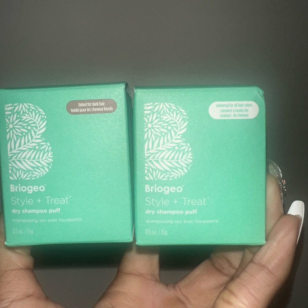 TWO Briogeo Style + Treat Non-Aerosol & Talc-Free Dry Shampoo Powder Puffs